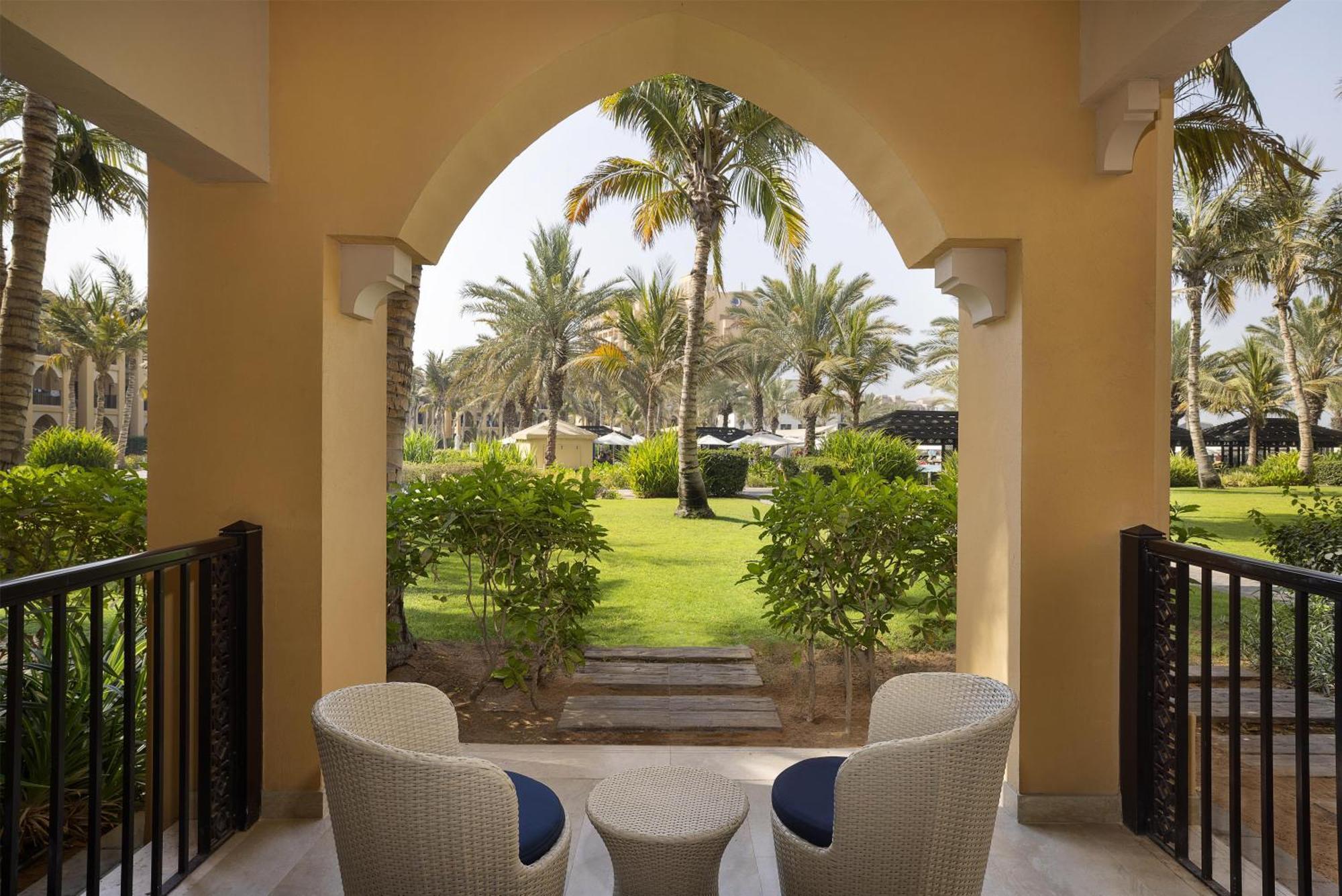 Deluxe Familienzimmer mit Verbindungstür und Gartenblick